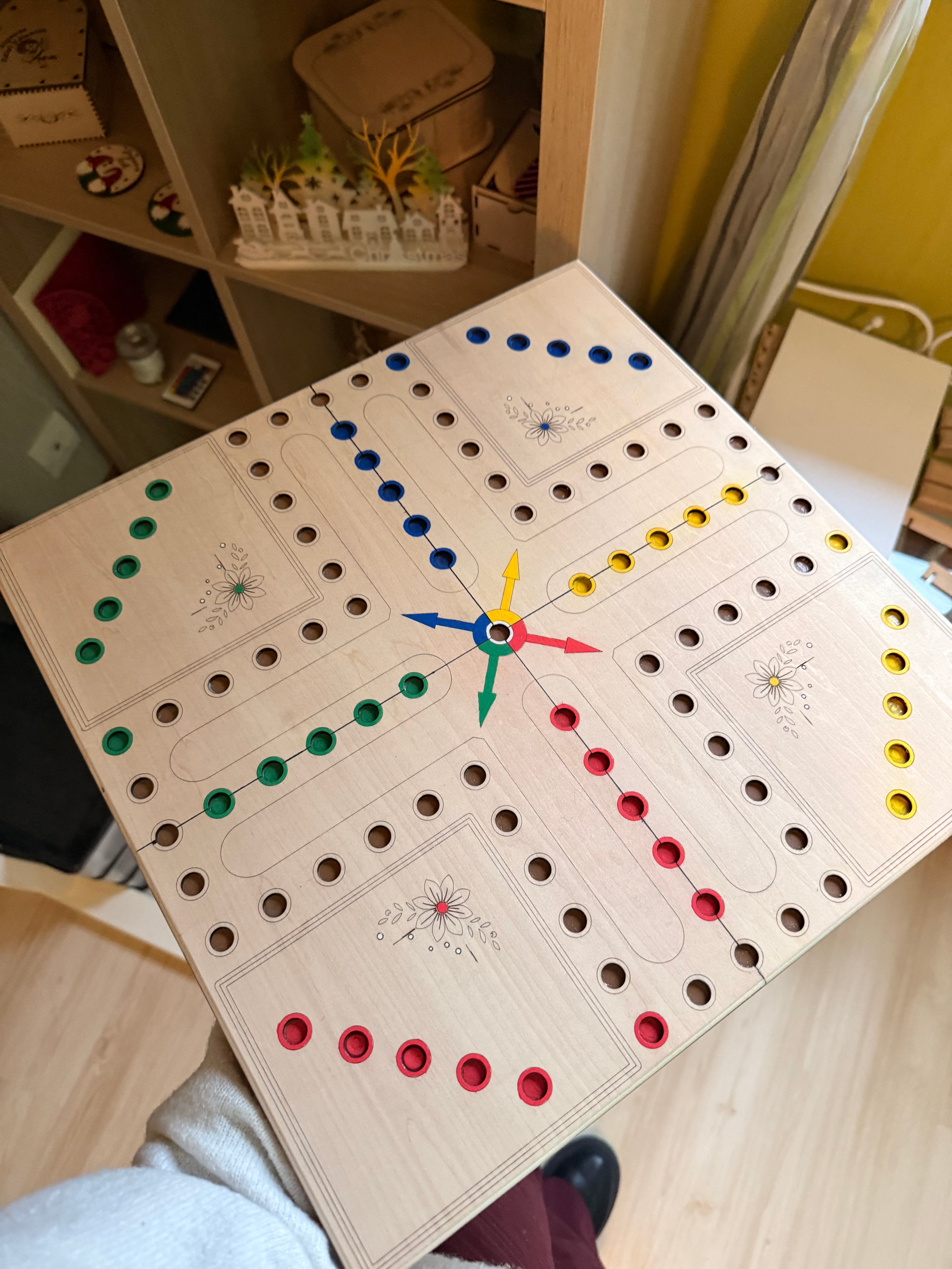 Jeu de société « Ne nous fâchons pas » – Version pimentée du jeu des petits chevaux